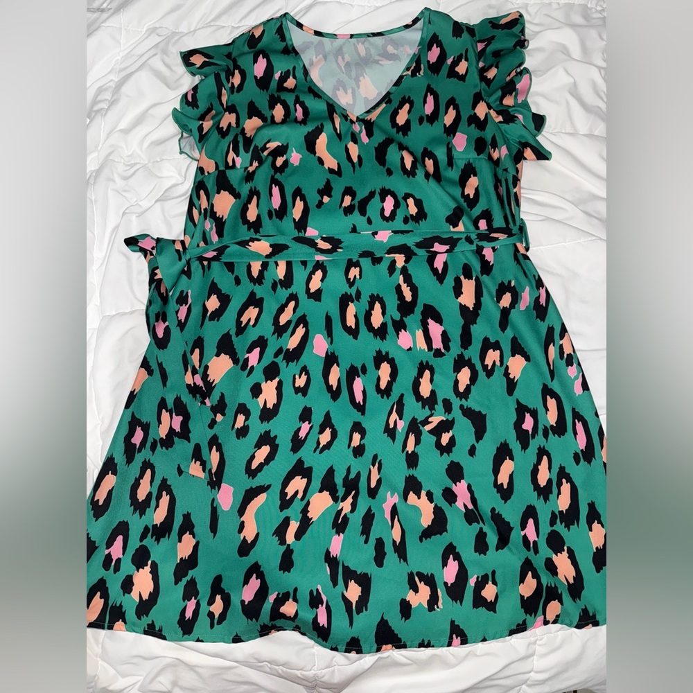 CLEARANCE 2 for $10! 
Green Leopard Print Midi Dress Flutter Sleeves